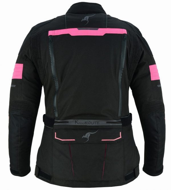 Chaqueta moto mujer invierno verano cuatro estaciones, color negro y rosa fucsia. Protecciones homologadas en hombros, codos y espalda. Forro impermeable y desmontable. Kangroute woman. Oferta en Full Gas Motor. Mejorada del Campo. Madrid
