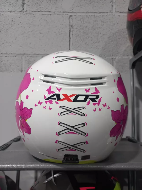 Casco jet barato para hombre, mujer, niño o niña color blanco con flores rosas. Full Gas Motor Mejorada del Campo. Madrid