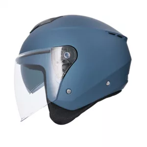 Casco jet Shiro Ibiza Monocolor, un casco de moto ligero, cómodo y práctico, ideal para uso urbano. Disponible en negro, verde y azul mate, incorpora visor solar interior, cierre micrométrico y diseño compacto. Perfecto para hombre y mujer que buscan comodidad y facilidad de uso en el día a día. Full Gas Motor. Mejorada del Campo. Madrid