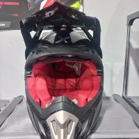 Casco Axor MX-917 Carbono para motocross en fibra de carbono. Detalle de la calota en carbono. Oferta. Full Gas Motor. Mejorada del Campo. Madrid